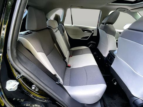 Certified 2021 Toyota RAV4 XLE w/ Convenience Package AWD/4WD image 19
