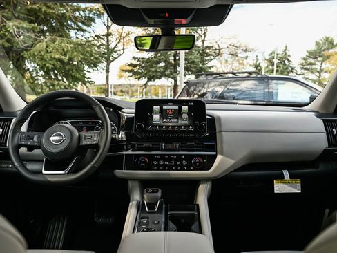 New 2025 Nissan Pathfinder SL image 17