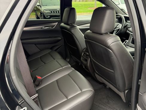 Used 2022 Cadillac XT5 Luxury w/ LPO, ONYX Package FWD image 13