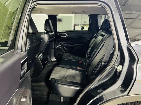 Used 2024 Mitsubishi Outlander SE image 25