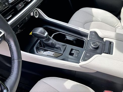 Certified 2024 Toyota Grand Highlander AWD image 16