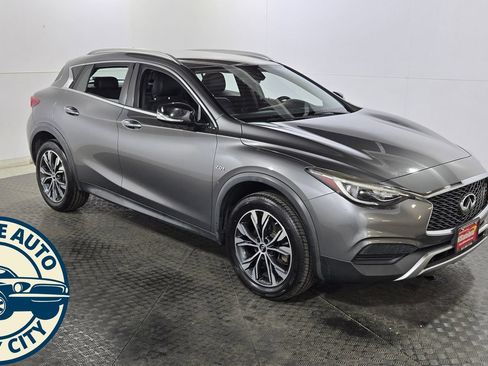 Used 2018 INFINITI QX30 AWD image 9