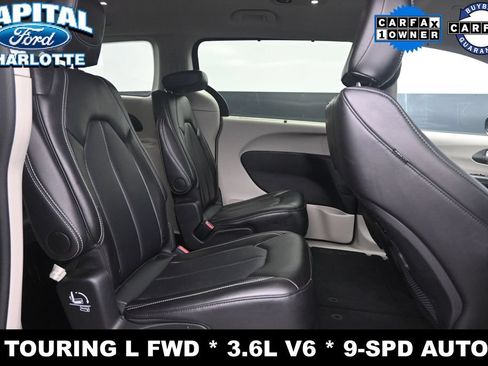 Used 2024 Chrysler Pacifica Touring-L FWD image 14