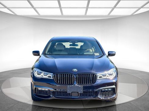 Used 2019 BMW 750i w/ Executive Package RWD image 6