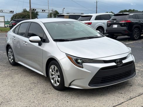 Used 2025 Toyota Corolla LE FWD image 1