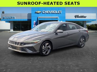 Used 2024 Hyundai Elantra SEL w/ Convenience Package