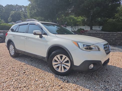 Used 2015 Subaru Outback 2.5i Premium AWD/4WD image 32