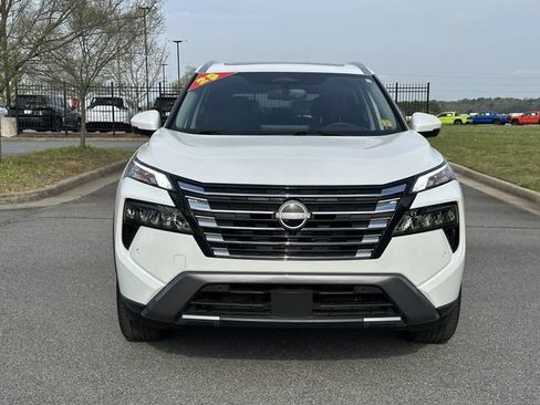 Certified 2025 Nissan Rogue SL w/ Tech Package FWD image 2