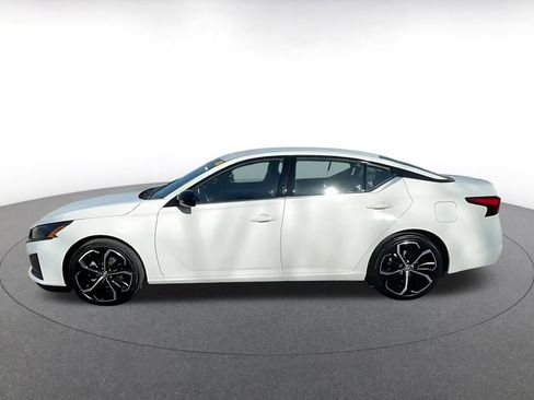 Used 2025 Nissan Altima 2.5 SR image 9