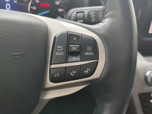 Used 2021 Ford Explorer XLT image 25