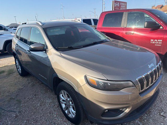 Used 2019 Jeep Cherokee Latitude w/ Cold Weather Group AWD/4WD image 3