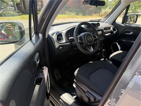 Used 2021 Jeep Renegade Sport FWD image 11