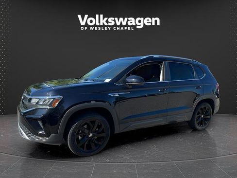 Certified 2022 Volkswagen Taos SE FWD image 4
