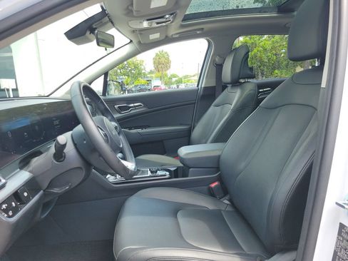 Certified 2023 Kia Sportage SX FWD image 2
