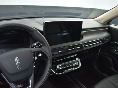 New 2025 Lincoln Corsair Reserve image 17