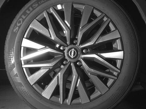 Used 2025 Nissan Altima 2.5 SV FWD image 15