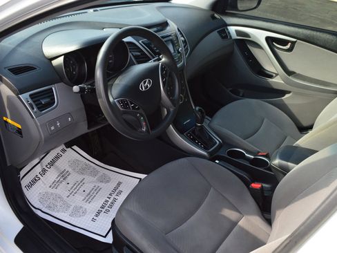 Used 2014 Hyundai Elantra SE w/ Option Group 02 FWD image 13