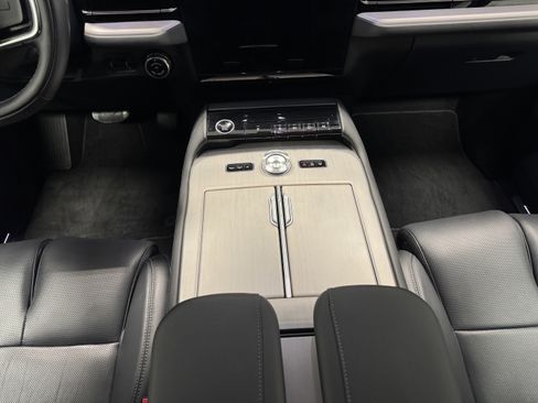 Used 2025 Lincoln Navigator L Reserve image 22