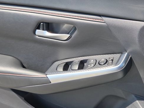 Used 2025 Nissan Sentra SR FWD image 26