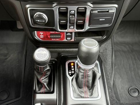 Used 2023 Jeep Gladiator Rubicon w/ Cold Weather Group AWD/4WD image 28