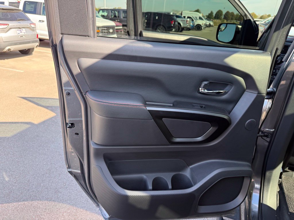 Used 2024 Nissan Titan PRO-4X w/ Pro-4x Convenience Package AWD/4WD image 10
