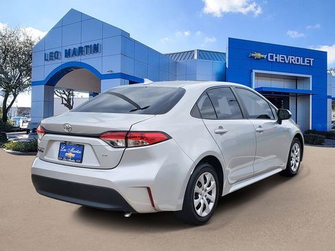 Used 2024 Toyota Corolla LE FWD image 3