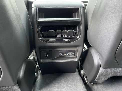 Used 2023 Jeep Grand Cherokee Altitude AWD/4WD image 38