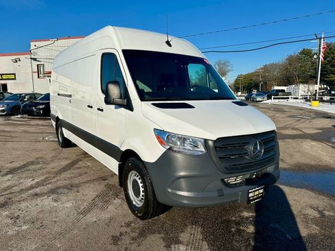 Used 2022 Mercedes-Benz Sprinter 2500 image 3