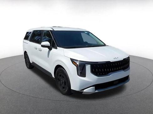 Used 2026 Kia Carnival FWD image 3