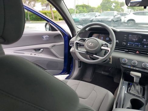 Used 2024 Hyundai Elantra SE image 13