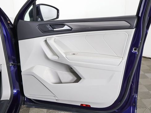 Used 2024 Volkswagen Tiguan SE image 25