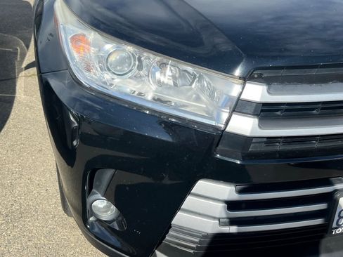 Used 2017 Toyota Highlander XLE w/ Carpet Mat Package image 14