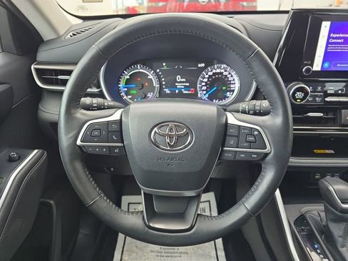 Used 2024 Toyota Highlander XLE image 14