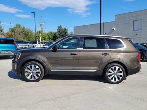 Used 2022 Kia Telluride S AWD/4WD image 2