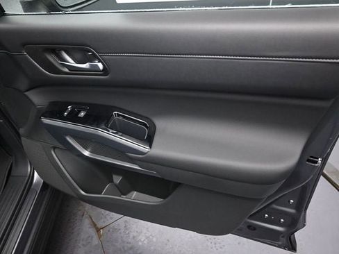 New 2026 Nissan Pathfinder SL image 39