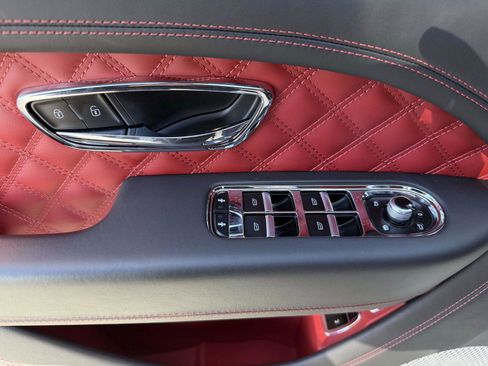 Used 2022 Bentley Bentayga Speed image 45