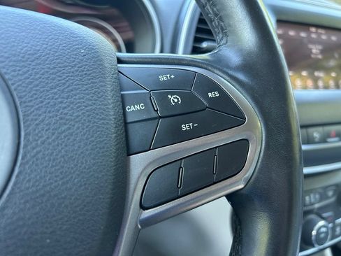 Used 2021 Jeep Cherokee Latitude Plus FWD image 22