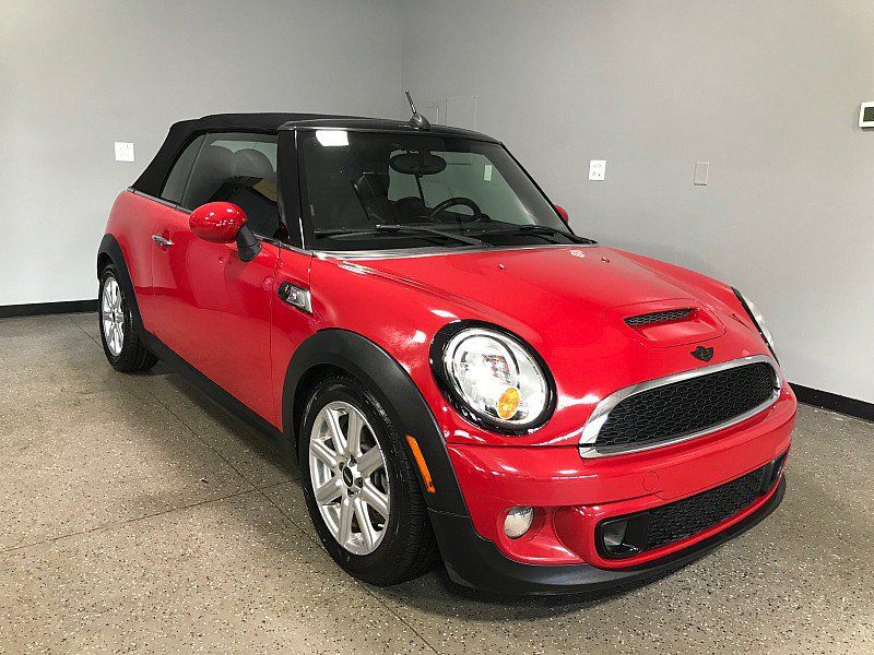Used 2013 MINI Cooper S w/ Technology Pkg 2 FWD image 2