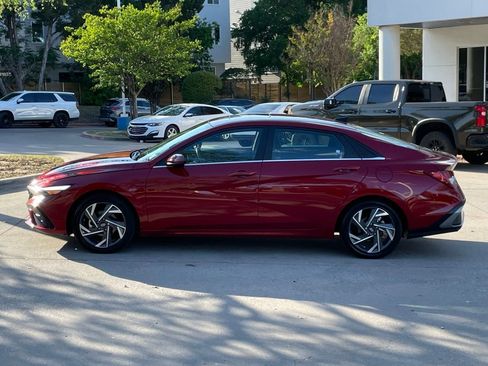 Used 2025 Hyundai Elantra SEL image 3