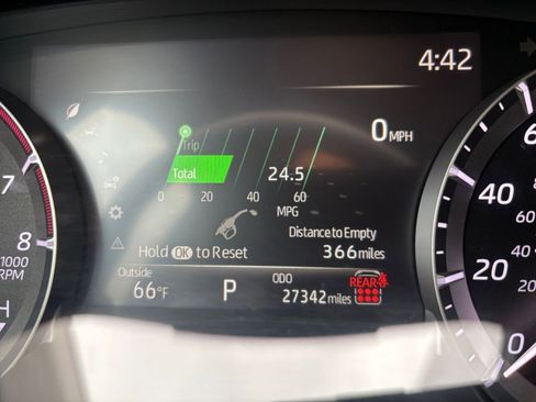 Used 2025 Toyota Highlander LE FWD image 42