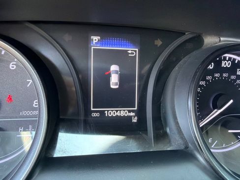 Used 2021 Toyota Camry SE FWD image 2