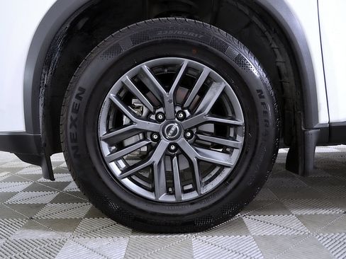 Used 2023 Nissan Rogue S FWD image 12