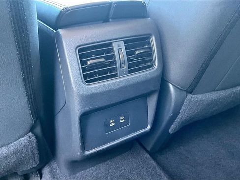 Used 2025 Nissan Rogue SV AWD/4WD image 8