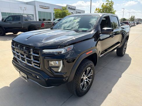 Used 2024 GMC Canyon AT4 w/ AT4 Premium Package AWD/4WD image 9