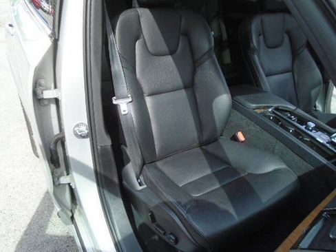 Used 2023 Volvo XC90 B6 Plus w/ Protection Package Premier AWD/4WD image 11
