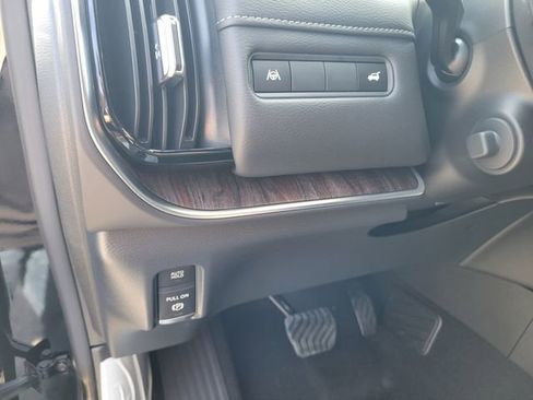 New 2026 Nissan Armada SL w/ Captain's Chari Seat Package image 16