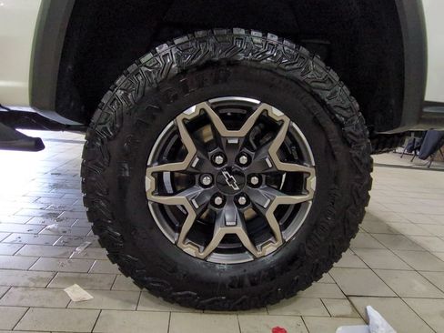 Used 2024 Chevrolet Colorado ZR2 w/ Safety Package AWD/4WD image 21