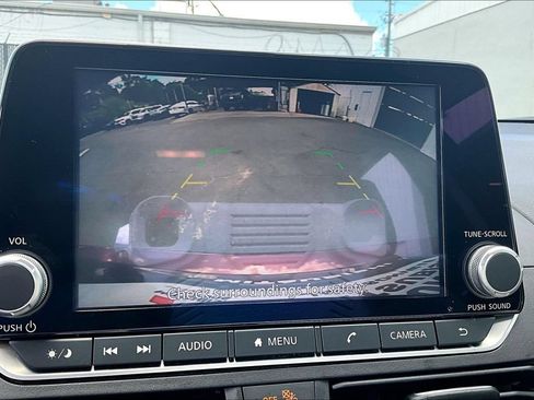 Used 2025 Nissan Altima 2.5 SV FWD image 13