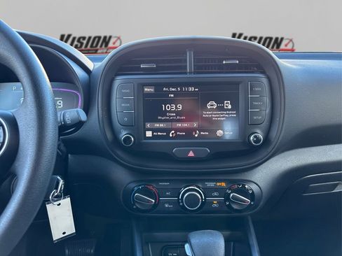 Certified 2025 Kia Soul LX image 18