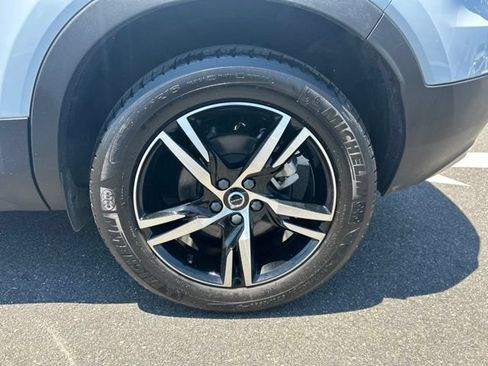 Used 2025 Volvo XC40 B5 Core AWD/4WD image 9